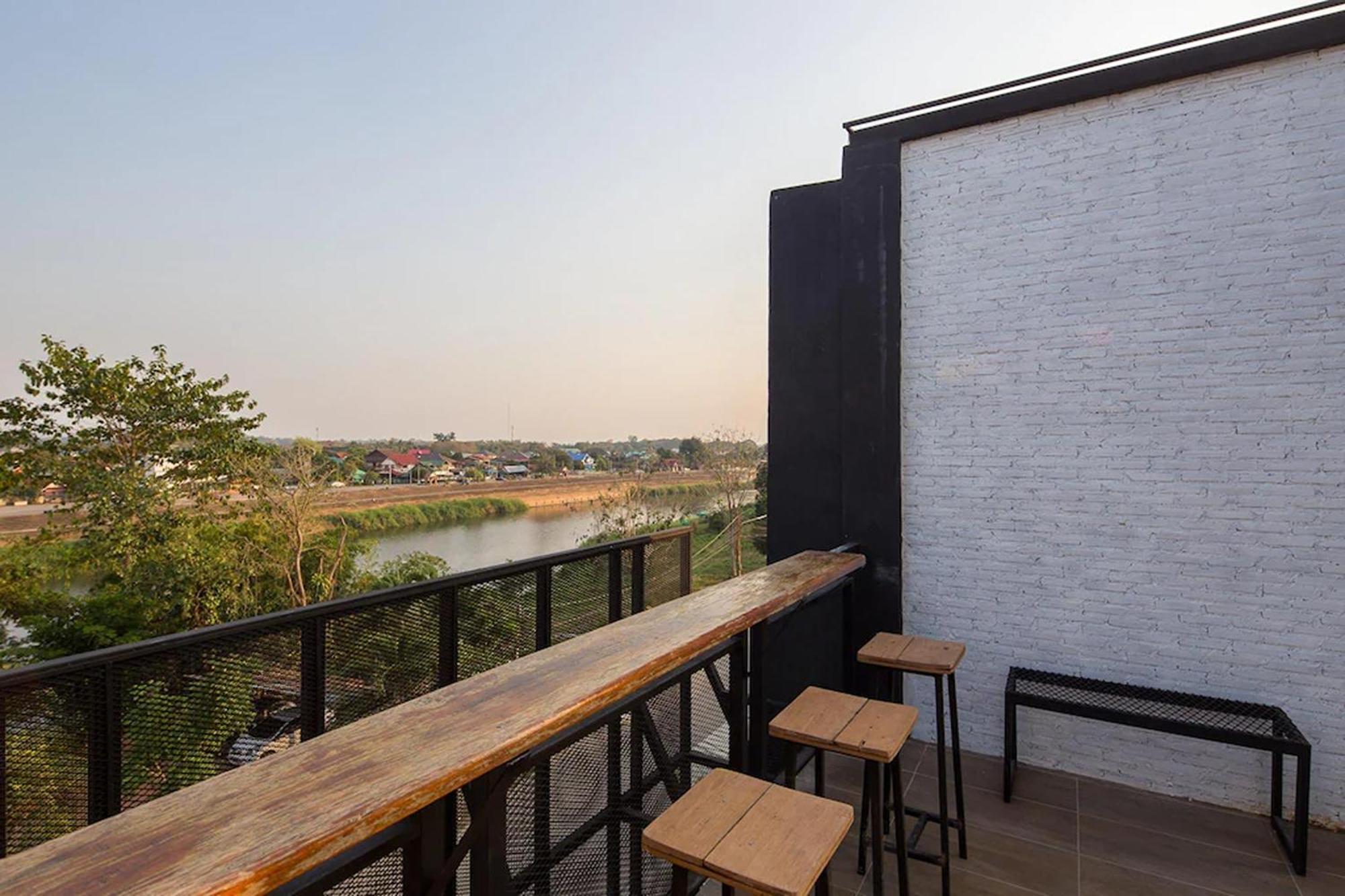 Yindee Travellers Lodge Нан Екстер'єр фото